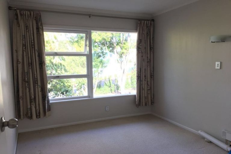 Photo of property in 12 Arahia Street, Northcote, Auckland, 0627