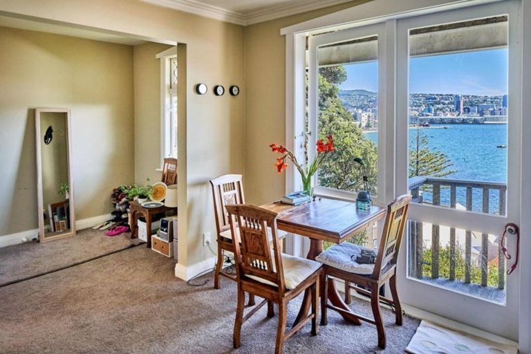 Photo of property in 296 Oriental Parade, Oriental Bay, Wellington, 6011
