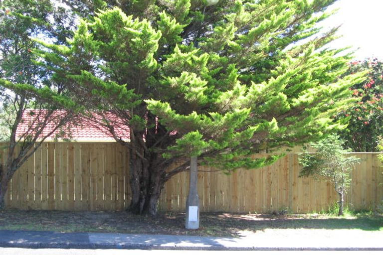 Photo of property in 9 June Place, Torbay, Auckland, 0630