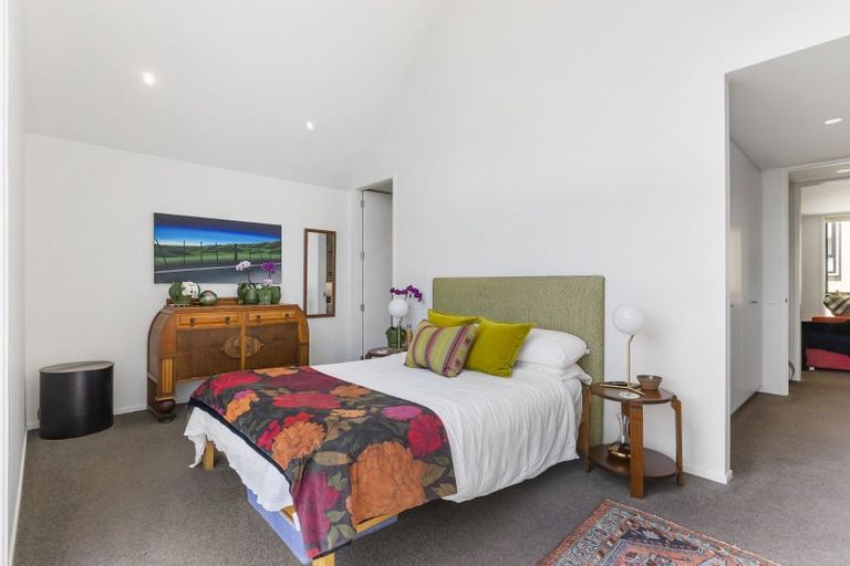 Photo of property in 81 Melbourne Road, Island Bay, Wellington, 6023