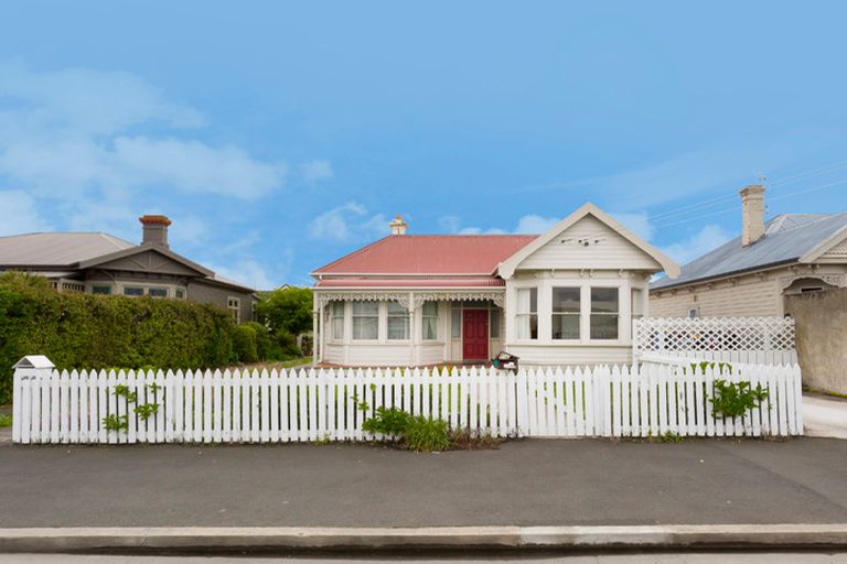 Photo of property in 23 Royal Crescent, Saint Kilda, Dunedin, 9012