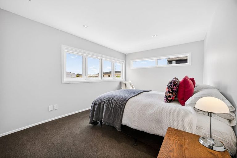 Photo of property in 9a Craig Road, Milford, Auckland, 0620