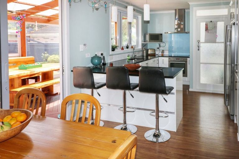 Photo of property in 5 Holyoake Crescent, Avalon, Lower Hutt, 5011