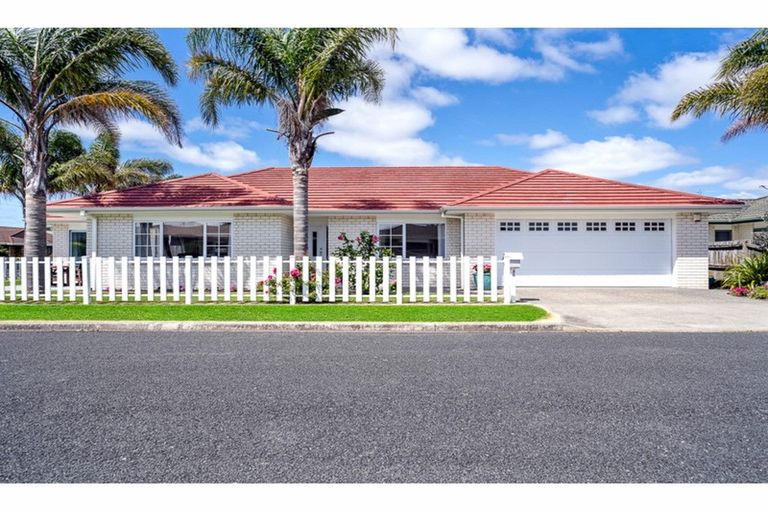 Photo of property in 27 Edward Avenue, Orewa, 0931
