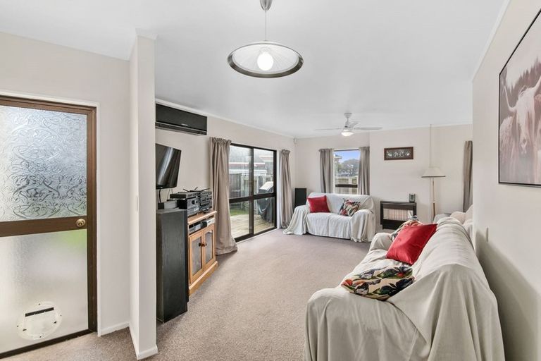 Photo of property in 13 Atarau Grove, Paraparaumu, 5032