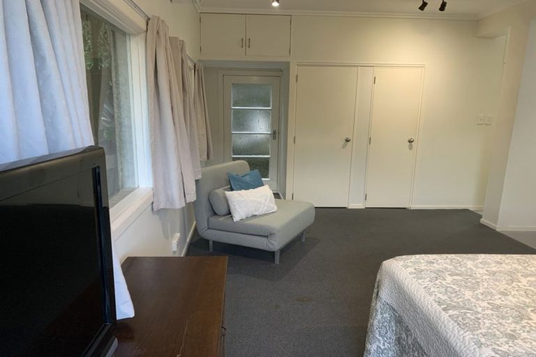 Photo of property in 14 Pokohiwi Road, Normandale, Lower Hutt, 5010