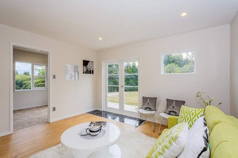 Photo of property in 3 Barker Rise, Northcross, Auckland, 0632