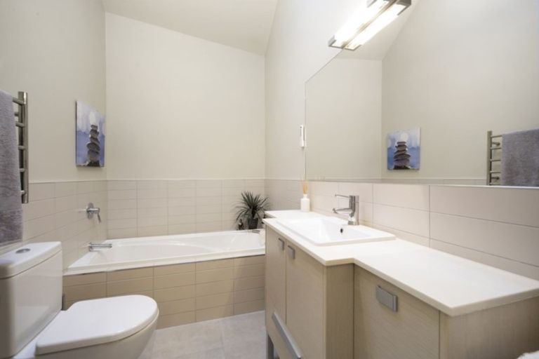 Photo of property in 24d Jellicoe Drive, Hamilton East, Hamilton, 3216