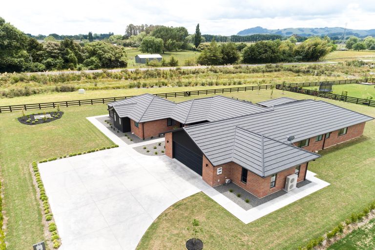 Photo of property in 37 Mike Smith Drive, Cambridge, 3434