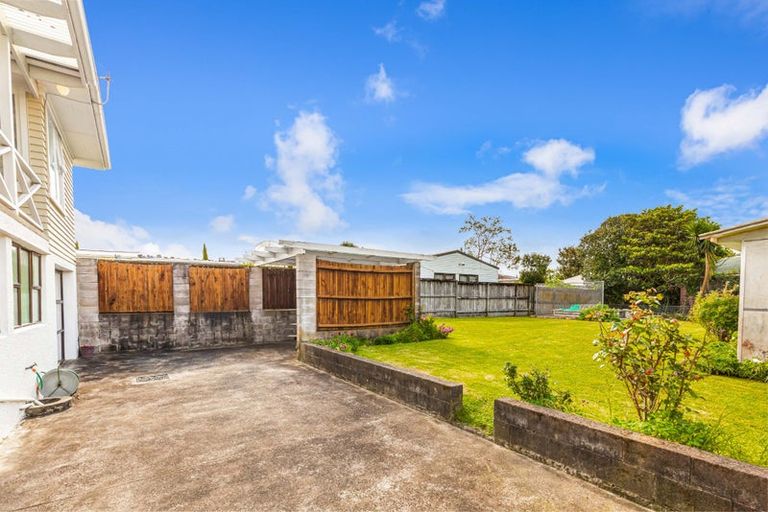 Photo of property in 46 Woodford Avenue, Henderson, Auckland, 0610