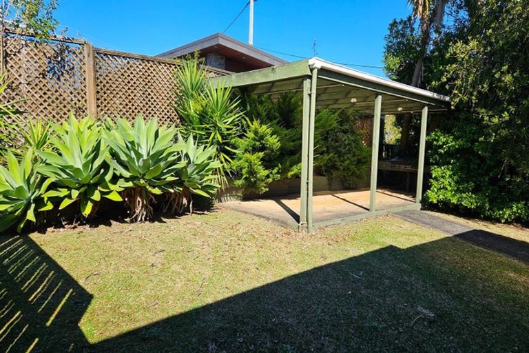 Photo of property in 38a Sunnynook Road, Sunnynook, Auckland, 0620