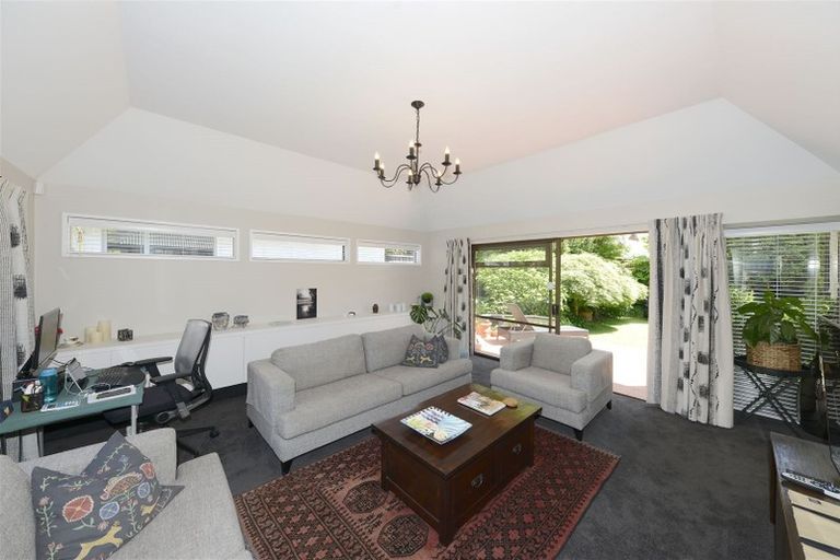 Photo of property in 18 Highland Place, Avonhead, Christchurch, 8042
