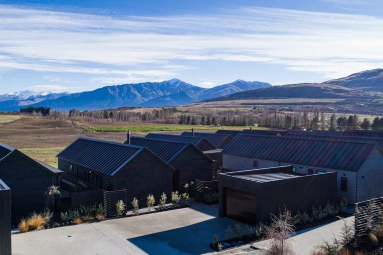 Photo of property in 10 Fife Court, Jacks Point, Queenstown, 9371