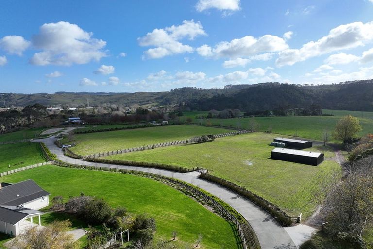 Photo of property in 2 Ada Lane, Riverhead, 0793