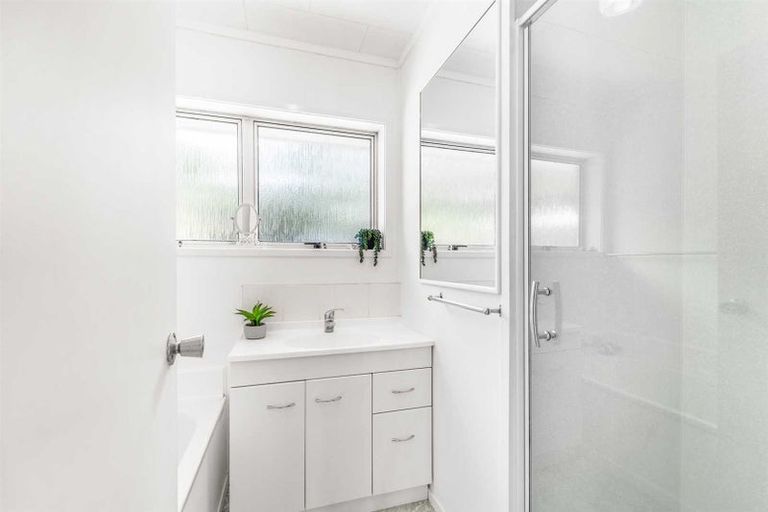 Photo of property in 8 Newstead Avenue, Browns Bay, Auckland, 0632