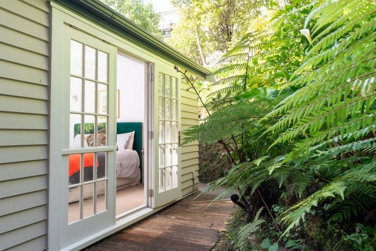 Photo of property in 184 Wadestown Road, Wadestown, Wellington, 6012