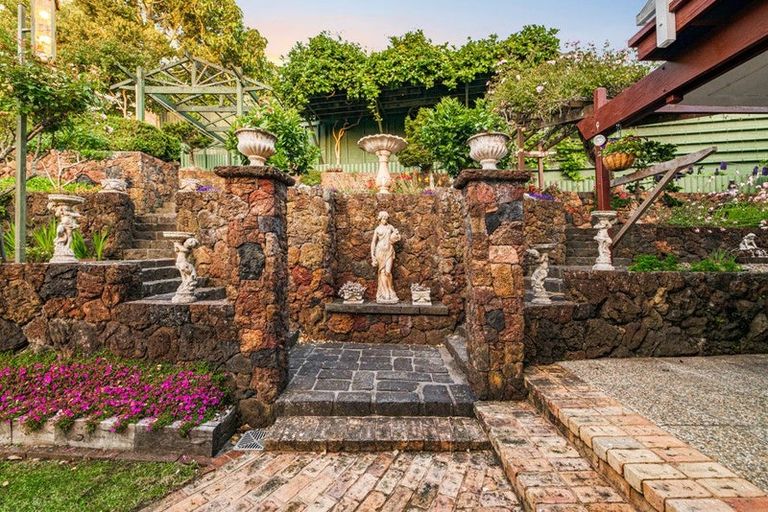 Photo of property in 32 Deane Avenue, Titirangi, Auckland, 0604