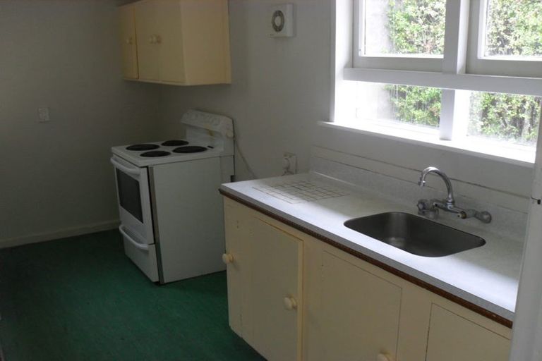 Photo of property in 25 Myrtle Crescent, Mount Cook, Wellington, 6021