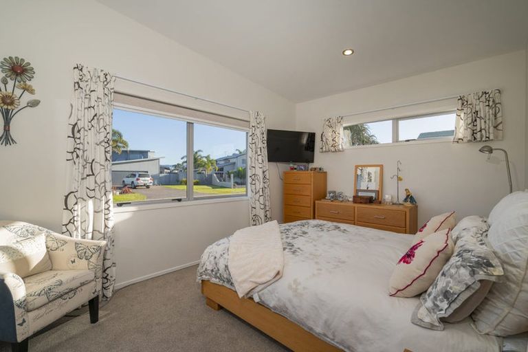 Photo of property in 2 Pelican Place, Whitianga, 3510