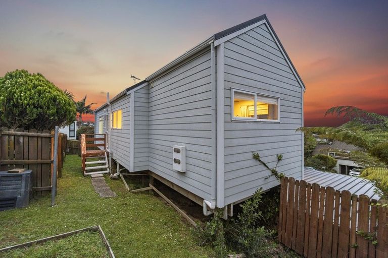 Photo of property in 2/9 Lynngate Place, Hillcrest, Auckland, 0627