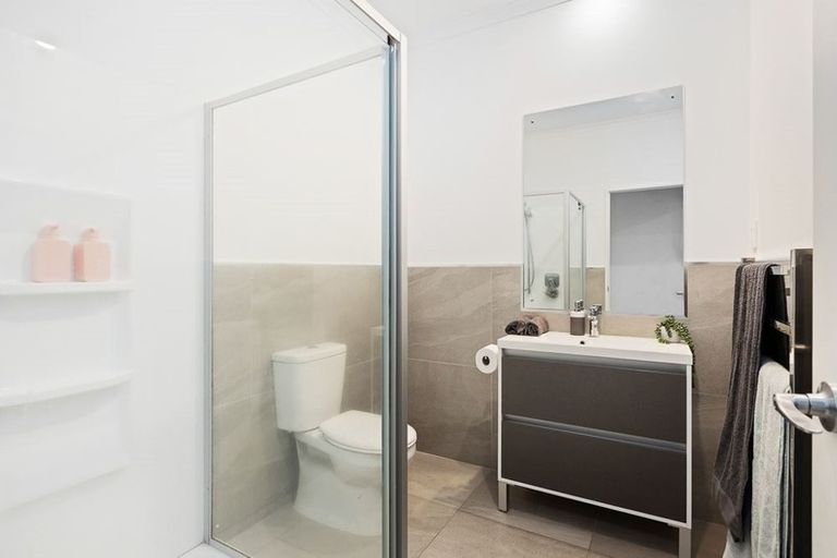 Photo of property in 11 Kukuwai Avenue, Red Beach, 0932