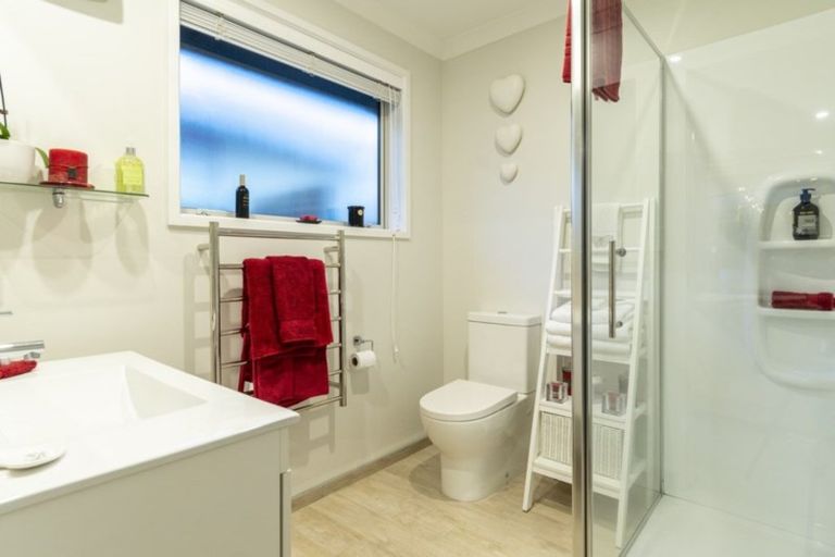 Photo of property in 1 Gumtree Lane, Omokoroa, 3114