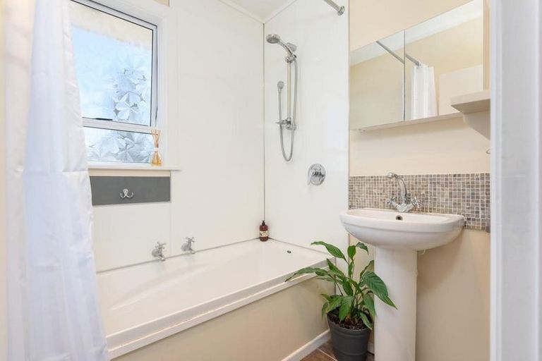 Photo of property in 18a Queen Road, Bellevue, Tauranga, 3110