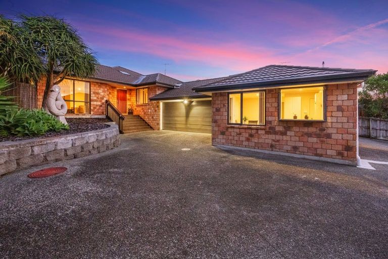 Photo of property in 7 Oratia Drive, Glen Eden, Auckland, 0602