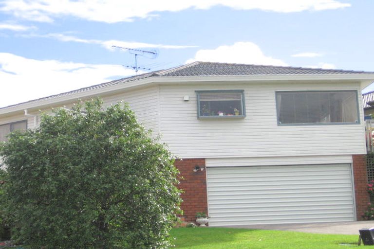 Photo of property in 14 Montcalm Close, Orewa, 0931