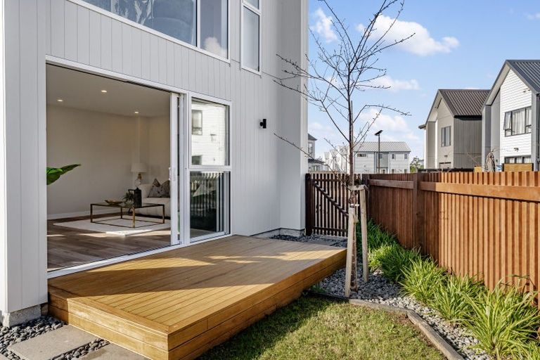 Photo of property in 6 Cara Avenue, Kumeu, 0810