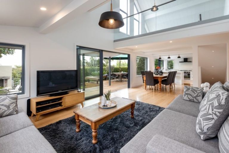 Photo of property in 14 Paparoa Road, Cockle Bay, Auckland, 2014