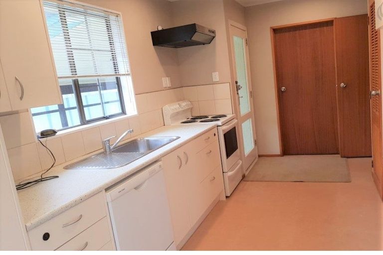 Photo of property in 86 Omapere Street, Whitby, Porirua, 5024