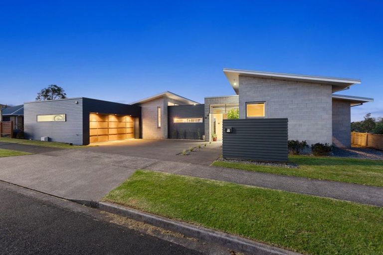 Photo of property in 61 Karamea Street, Whalers Gate, New Plymouth, 4310