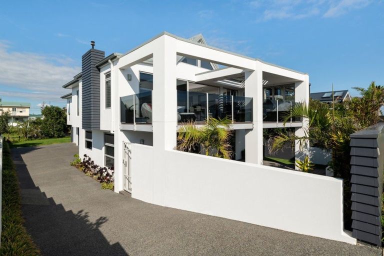 Photo of property in 116 Karewa Parade, Papamoa Beach, Papamoa, 3118