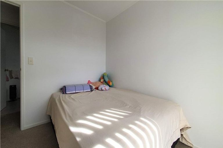 Photo of property in 12 Cherub Place, West Harbour, Auckland, 0618