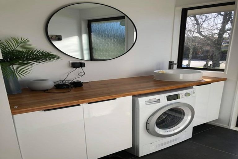 Photo of property in 11 Lorena Place, West Harbour, Auckland, 0618