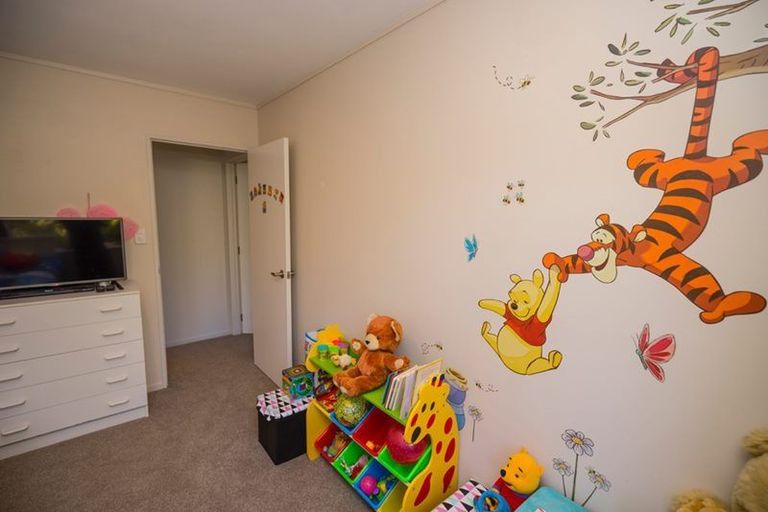 Photo of property in 68 Trias Road, Totara Vale, Auckland, 0629