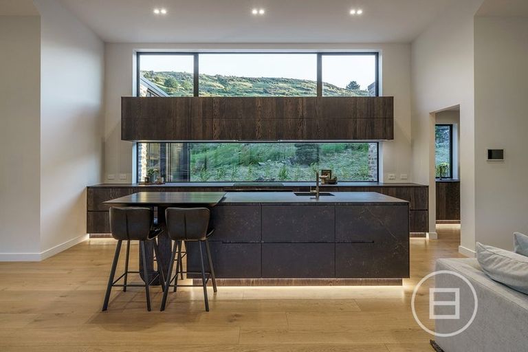 Photo of property in 5 Red Deer Rise, Kelvin Heights, Queenstown, 9300