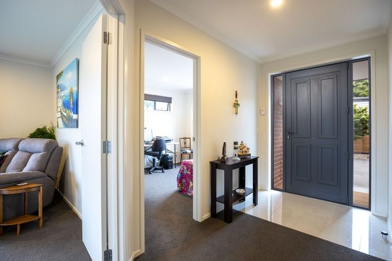 Photo of property in 25 Te Arakete Place, Hurworth, New Plymouth, 4310