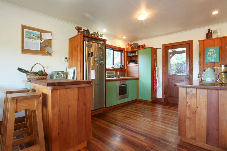 Photo of property in 11 Robertson Street, Raglan, 3225