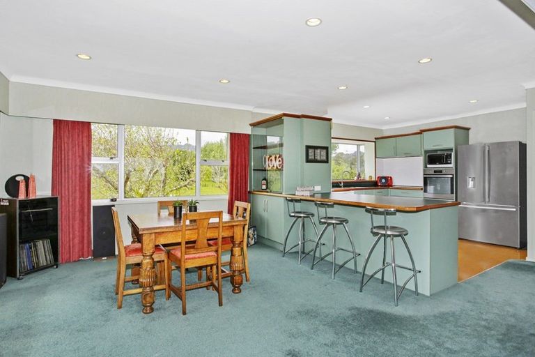Photo of property in 32 Kawakawa Bay Coast Road, Kawakawa Bay, Papakura, 2585