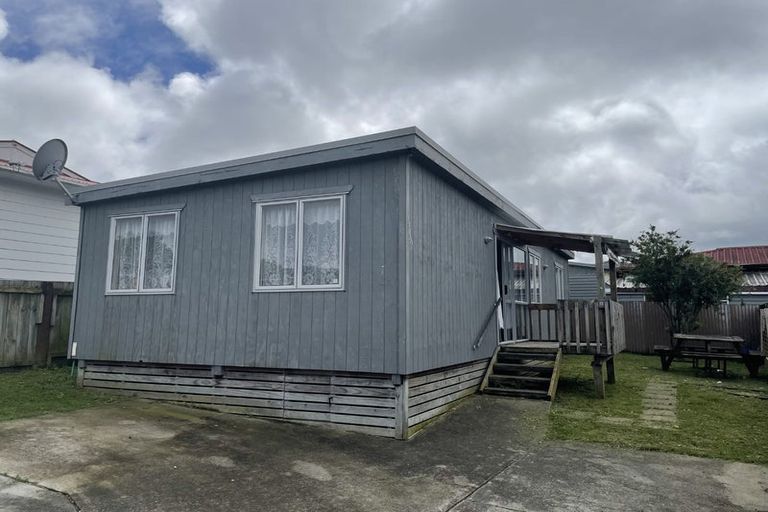 Photo of property in 2 Caserta Place, Clover Park, Auckland, 2023