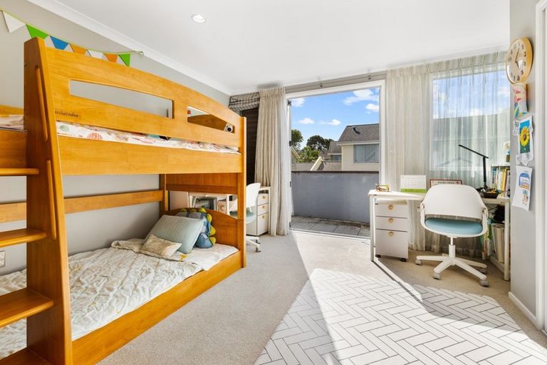 Photo of property in 7n Clearwater Cove, West Harbour, Auckland, 0618