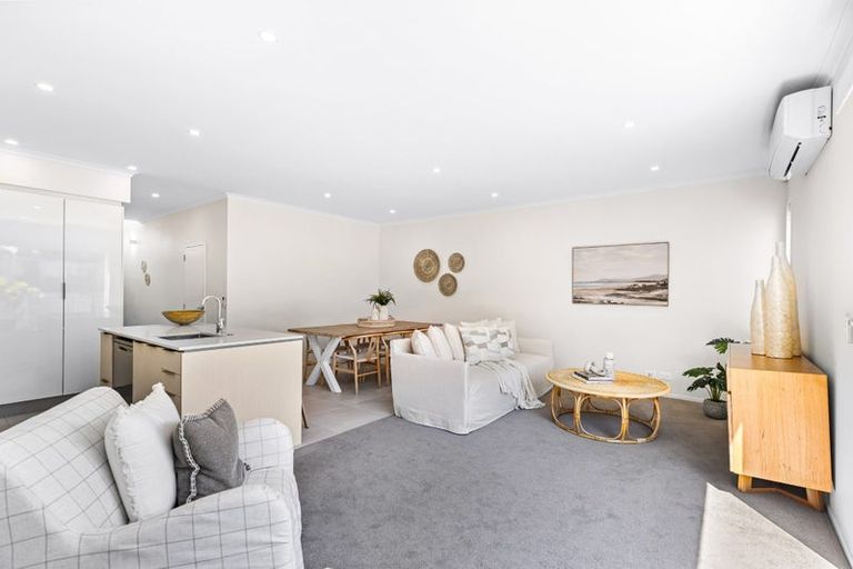 Photo of property in 44 Owen Chapman Drive, Red Beach, 0932