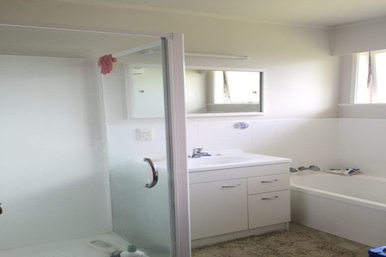 Photo of property in 15 Hauraki Crescent, Pinehill, Auckland, 0632