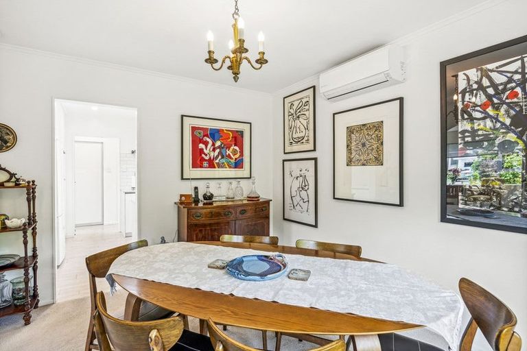 Photo of property in 2 Rewarewa Crescent, Waikanae, 5036