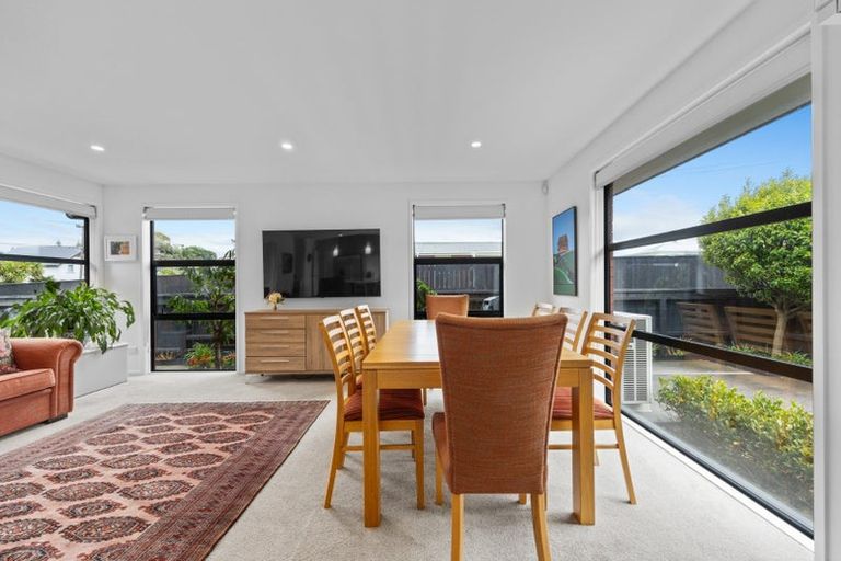 Photo of property in 32 Whiteley Street, Moturoa, New Plymouth, 4310