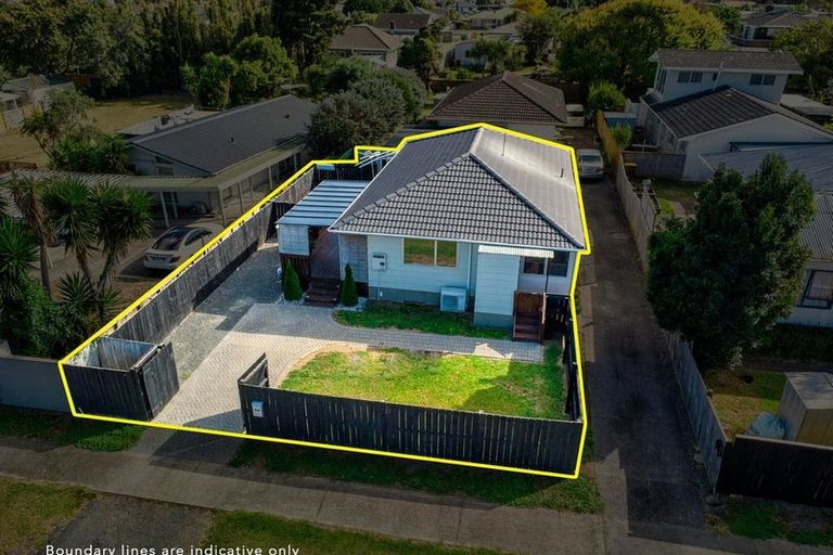 Photo of property in 1/7 Mcinnes Road, Weymouth, Auckland, 2103