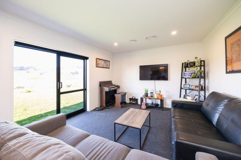Photo of property in 172 Kingsdale Park Drive, Aokautere, Palmerston North, 4471