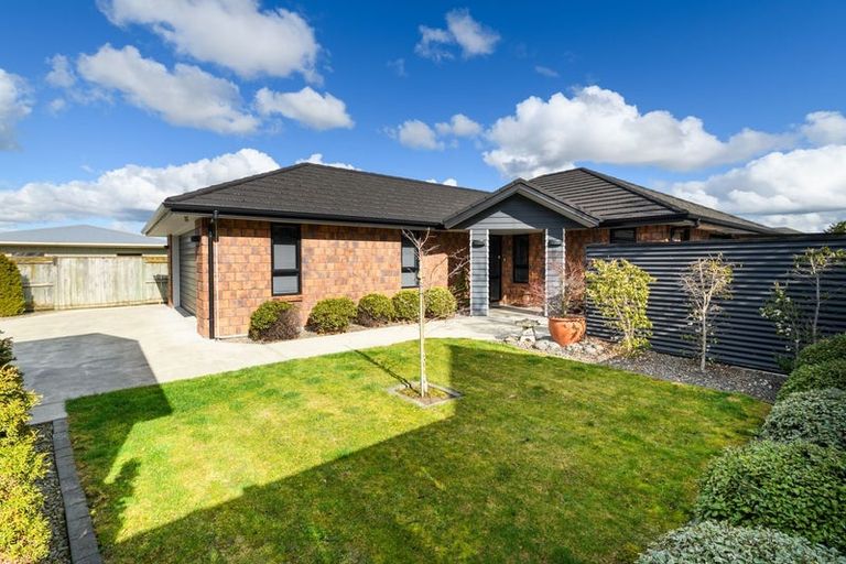 Photo of property in 44 Chestnut Close, Kelvin Grove, Palmerston North, 4414